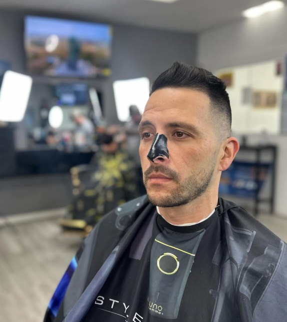 Mascarilla Negra y Diseño de Barba